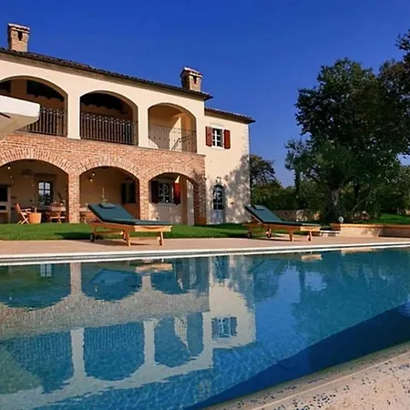Hacienda בית נופש *